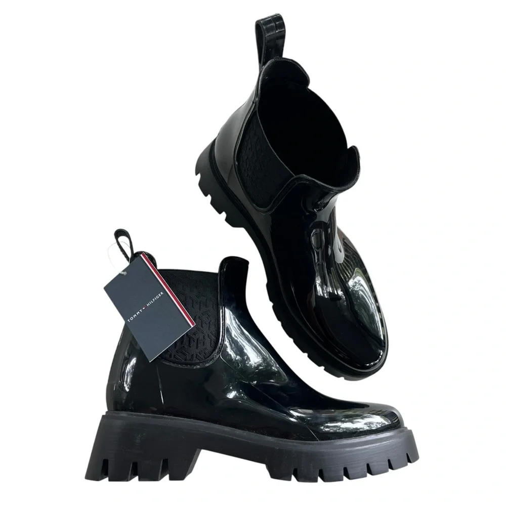 Tommy Hilfiger Women’s 9 Black Glossy Lug Sole Waterproof Dipit Rain Bootie Chic